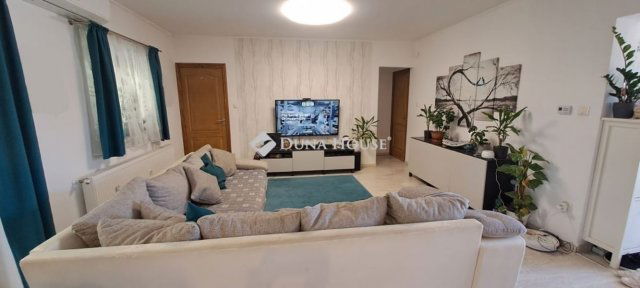 Eladó családi ház, Szigetszentmiklóson 109 M Ft, 4 szobás