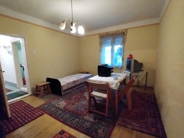 Eladó téglalakás, Szolnokon 25 M Ft, 1 szobás