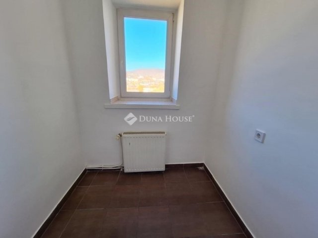 Eladó téglalakás, Pécsett 44.9 M Ft, 2 szobás