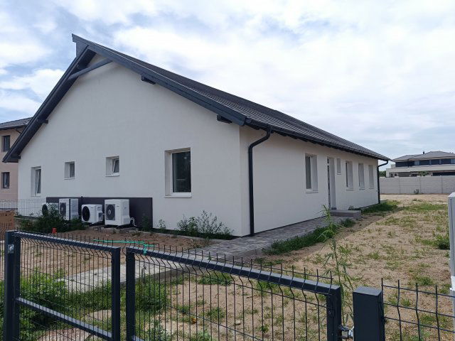 Eladó ikerház, Dunaharasztin 125 M Ft, 4 szobás