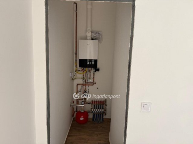 Eladó téglalakás, Gyöngyösön 99 M Ft, 2 szobás