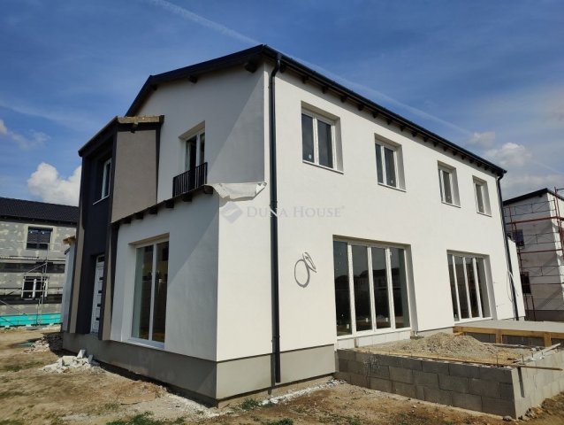 Eladó ikerház, Budapesten, XVIII. kerületben 139.9 M Ft, 4 szobás