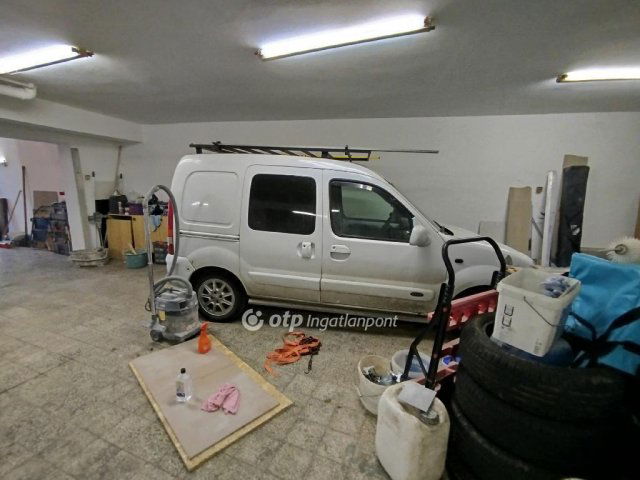 Eladó garázs, Pécsett 41.5 M Ft / költözzbe.hu