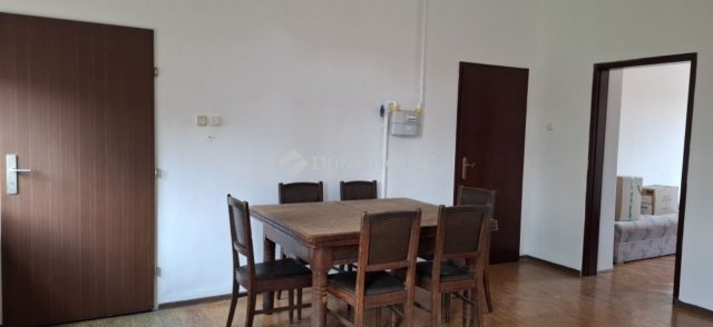 Eladó téglalakás, Pécsett 62.99 M Ft, 3 szobás