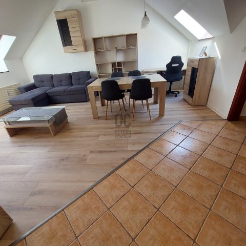 Kiadó téglalakás, albérlet, Pécsett 210 E Ft / hó, 2 szobás