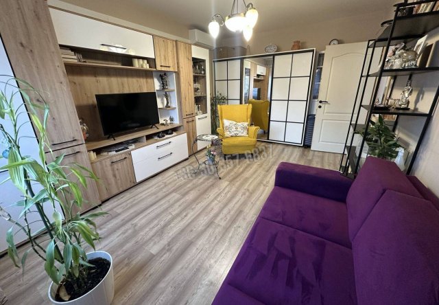 Eladó panellakás, Szegeden 49.9 M Ft, 2 szobás