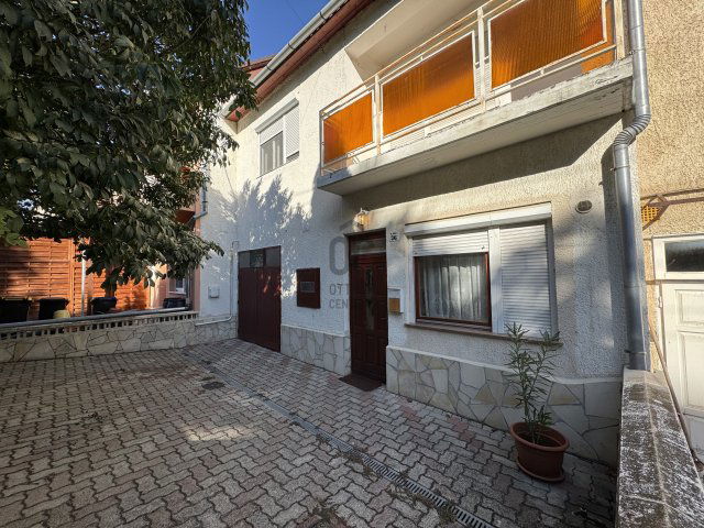 Eladó sorház, Szekszárdon 80 M Ft, 5 szobás