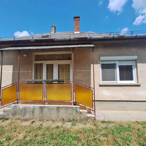 Eladó családi ház, Lajoskomáromban 43 M Ft, 10 szobás