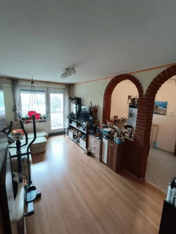 Eladó panellakás, Veszprémben 47 M Ft, 1+3 szobás