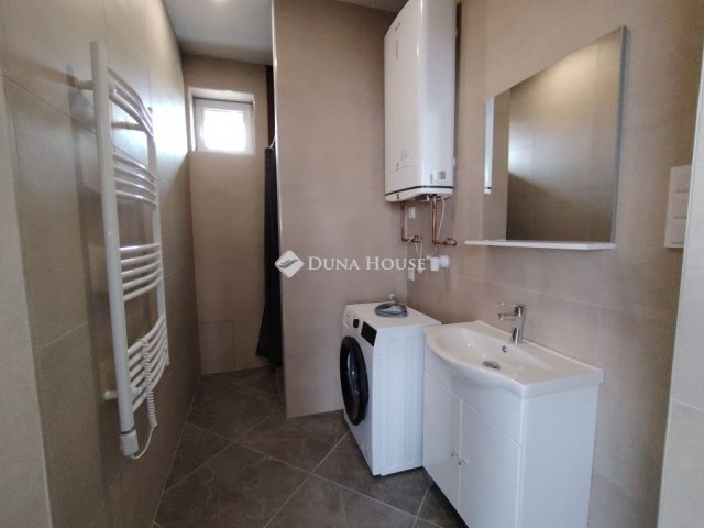 Kiadó családi ház, albérlet, Szegeden 250 E Ft / hó, 3 szobás