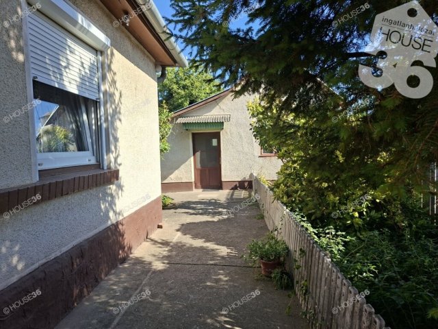 Eladó családi ház, Kiskunfélegyházán 44 M Ft, 2 szobás
