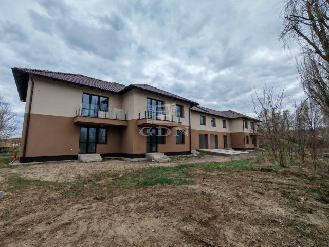 Eladó családi ház, Pécelen 530 M Ft, 16+2 szobás