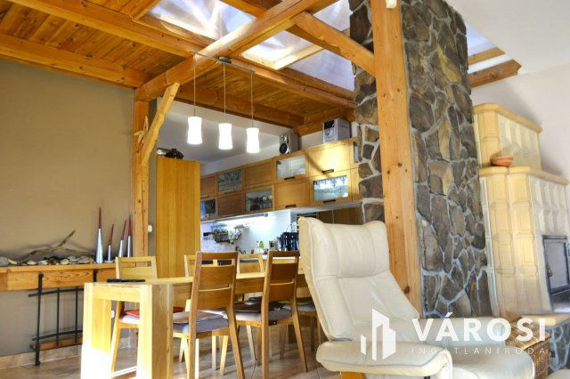 Eladó családi ház, Nemesvámoson 175 M Ft, 6 szobás