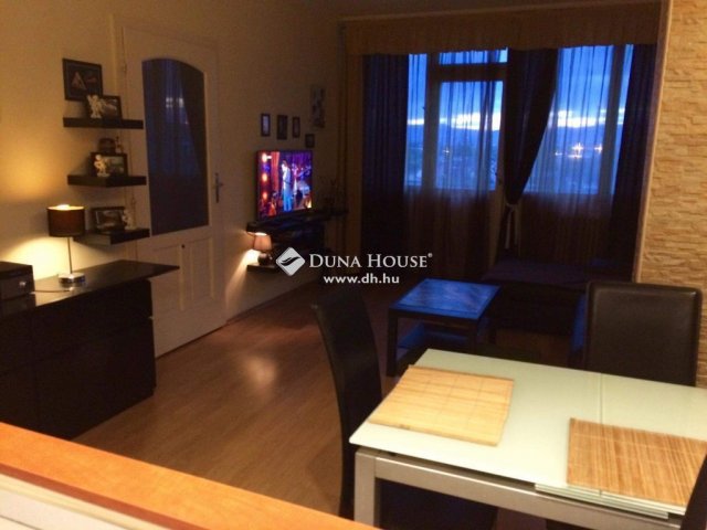 Eladó téglalakás, Budapesten, XV. kerületben 69.5 M Ft, 2 szobás