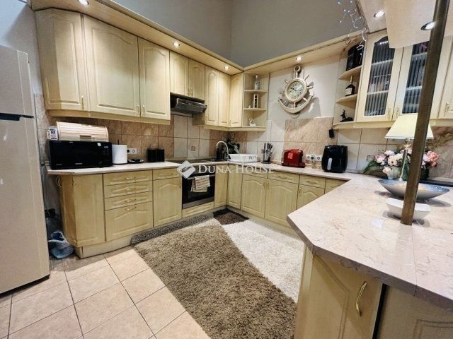 Eladó téglalakás, Budapesten, VII. kerületben 77 M Ft, 2 szobás