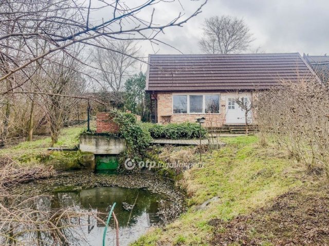 Eladó családi ház, Fehértón 128 M Ft, 2 szobás