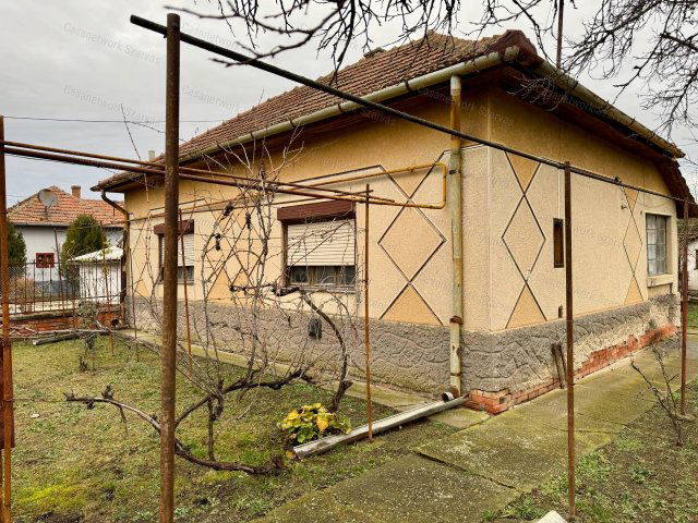 Eladó családi ház, Szarvason 16.2 M Ft, 3 szobás