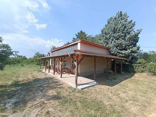 Eladó családi ház, Pécsett, Bogádi úton 52 M Ft, 2 szobás