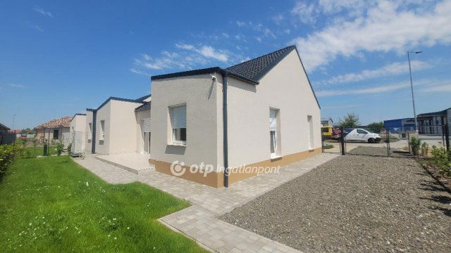 Eladó téglalakás, Jászberényben 75 M Ft, 3 szobás