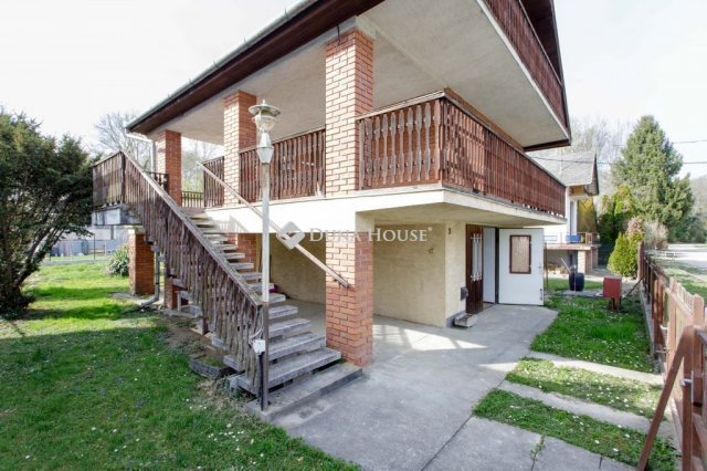 Eladó családi ház, Mosonmagyaróváron 57.8 M Ft, 4 szobás