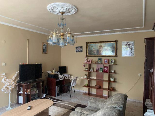 Eladó családi ház, Szolnokon 69.9 M Ft, 4 szobás