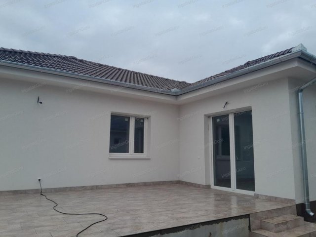 Eladó családi ház, Helvécián 105 M Ft, 4 szobás