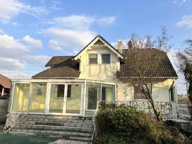Eladó családi ház, Dunaharasztin 135 M Ft, 5 szobás