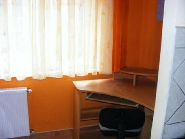Kiadó téglalakás, albérlet, Pécsett 130 E Ft / hó, 1 szobás