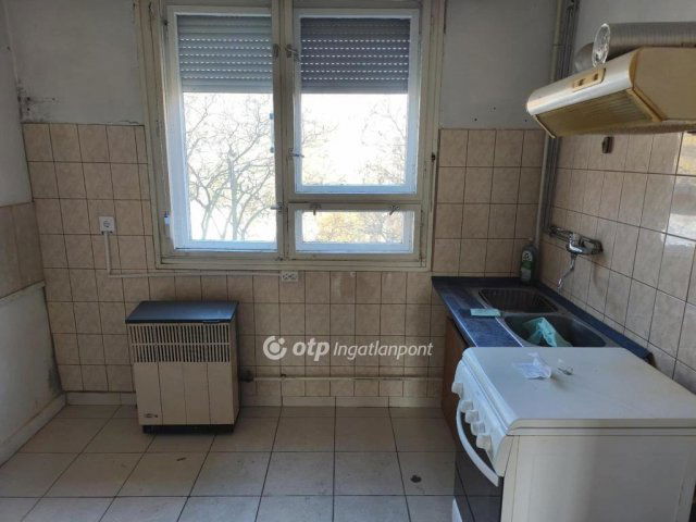Eladó téglalakás, Szekszárdon 31.9 M Ft, 2 szobás