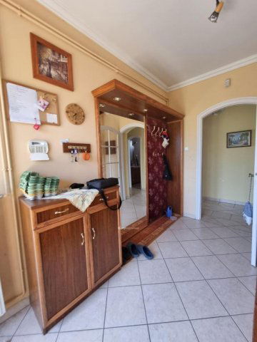 Eladó családi ház, Pápán 89.9 M Ft, 5 szobás