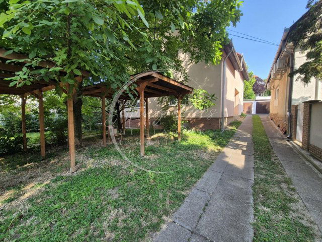 Eladó téglalakás, Pécsett, Szigeti úton 89 M Ft, 4 szobás