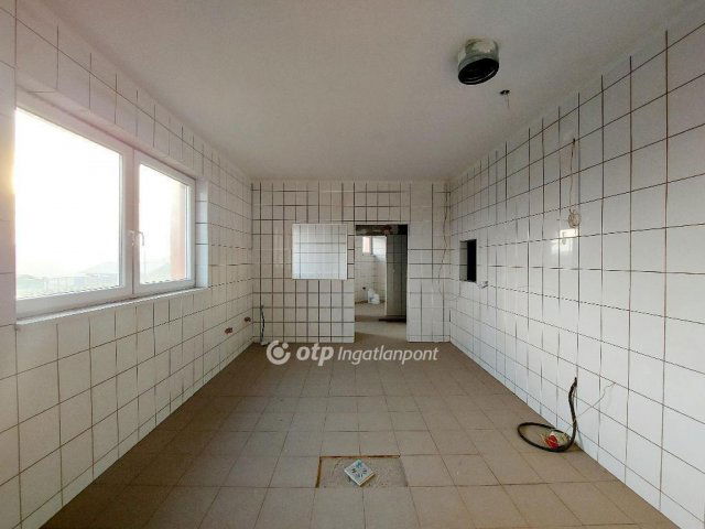 Eladó családi ház, Mezőnyárádon 50 M Ft, 7 szobás