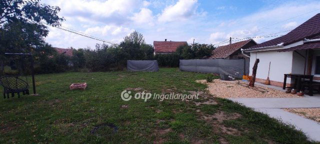 Eladó családi ház, Tiszacsegén 16 M Ft, 2 szobás