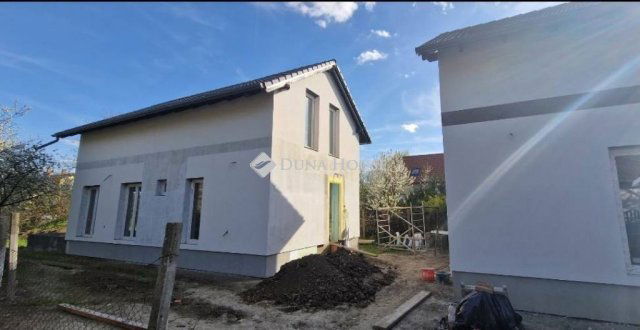 Eladó családi ház, Szegeden, Aranka utcában 108 M Ft, 4 szobás