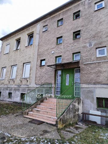 Eladó téglalakás, Ajkán 26.5 M Ft, 1 szobás