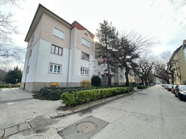 Eladó téglalakás, Székesfehérvárott 90 M Ft, 3 szobás