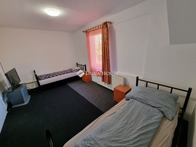 Eladó családi ház, Papkeszin 84.9 M Ft, 9 szobás