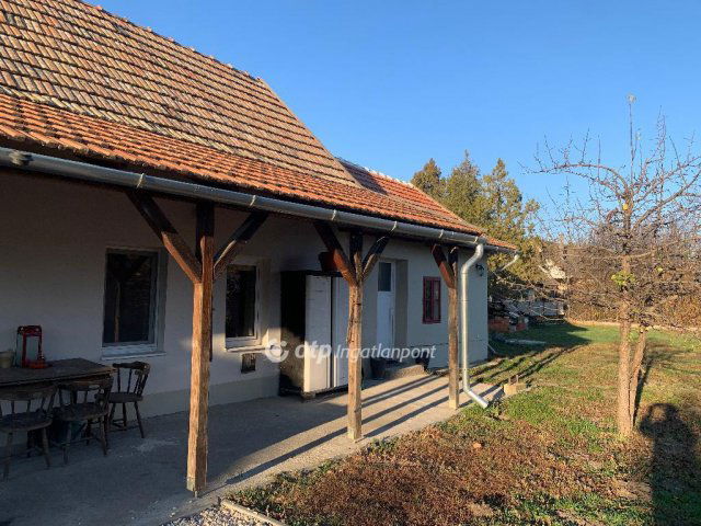 Eladó családi ház, Újszászon 24.9 M Ft, 2 szobás