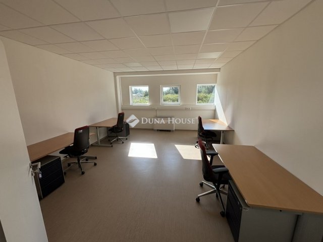 Eladó ipari ingatlan, Komáromban 399 M Ft / költözzbe.hu