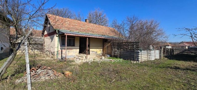 Eladó családi ház, Mikepércsen 49.9 M Ft, 2 szobás