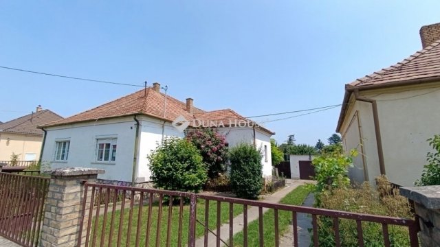 Eladó családi ház, Bólyban 51.9 M Ft, 6 szobás