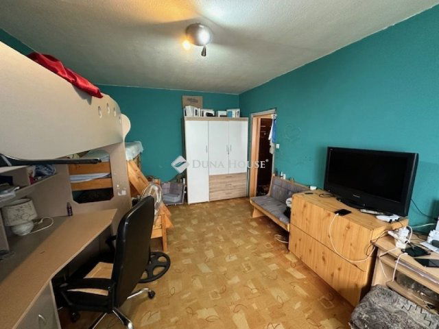 Eladó panellakás, Dunaújvárosban 27.9 M Ft, 2 szobás