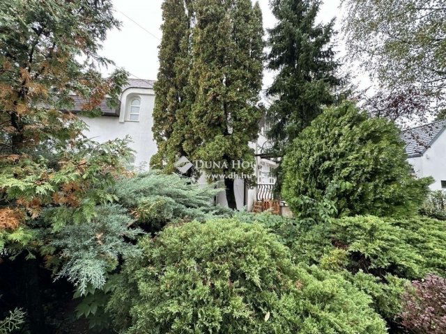 Eladó családi ház, Budapesten, III. kerületben 299.9 M Ft