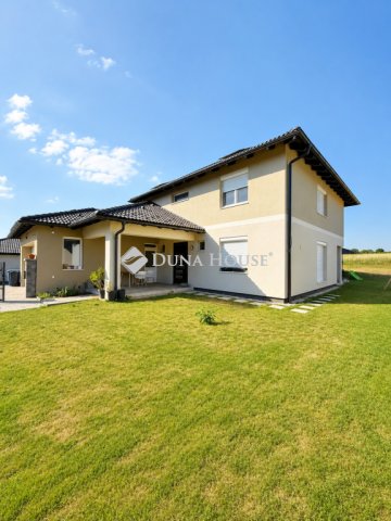 Eladó családi ház, Nemesvámoson 249 M Ft, 6 szobás