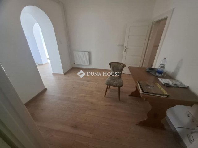 Eladó családi ház, Vecsésen 81.9 M Ft, 5 szobás