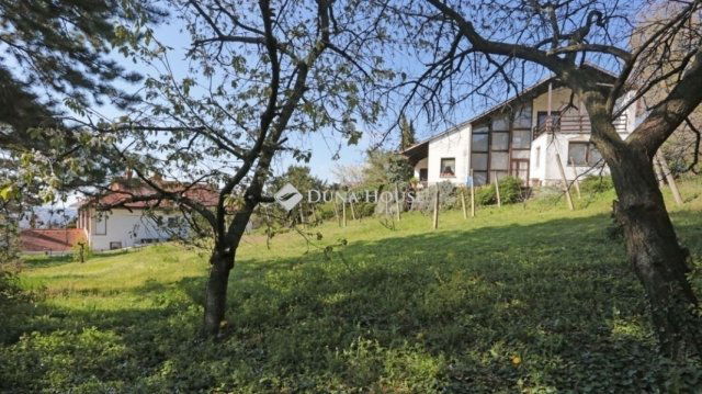 Eladó családi ház, Pécsett 238 M Ft, 6 szobás