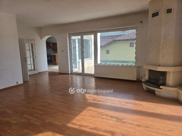 Eladó családi ház, Mosonmagyaróváron 99.9 M Ft, 5 szobás