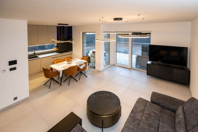 Eladó ikerház, Debrecenben 237 M Ft, 6 szobás