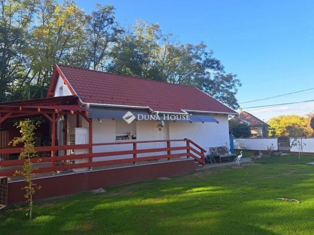 Eladó családi ház, Dánszentmiklóson 55.5 M Ft, 3 szobás