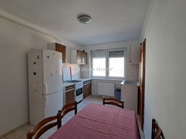 Eladó téglalakás, Debrecenben 87 M Ft, 3 szobás